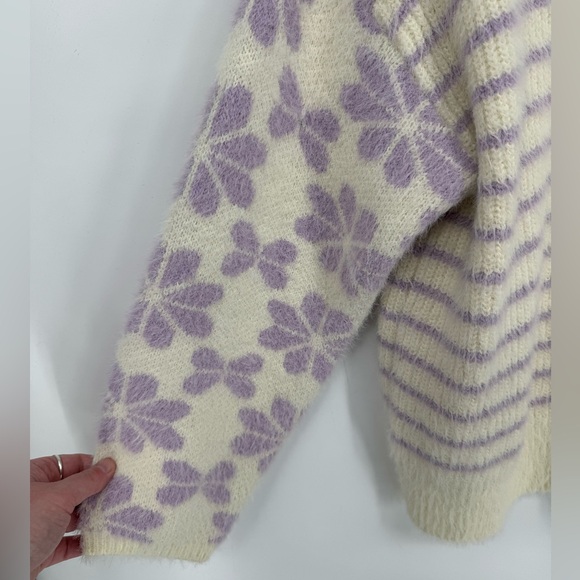 Altar'd State Women's Cream and Purple Floral Sweater Size Large - Picture 3 of 5